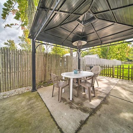 Geneva-On-The-Lake Cottage With Patio Walk To Shore Εξωτερικό φωτογραφία