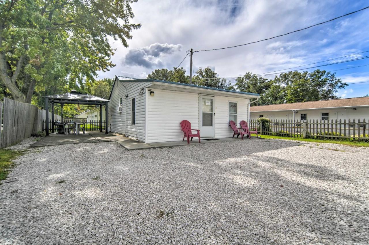 Geneva-On-The-Lake Cottage With Patio Walk To Shore Εξωτερικό φωτογραφία