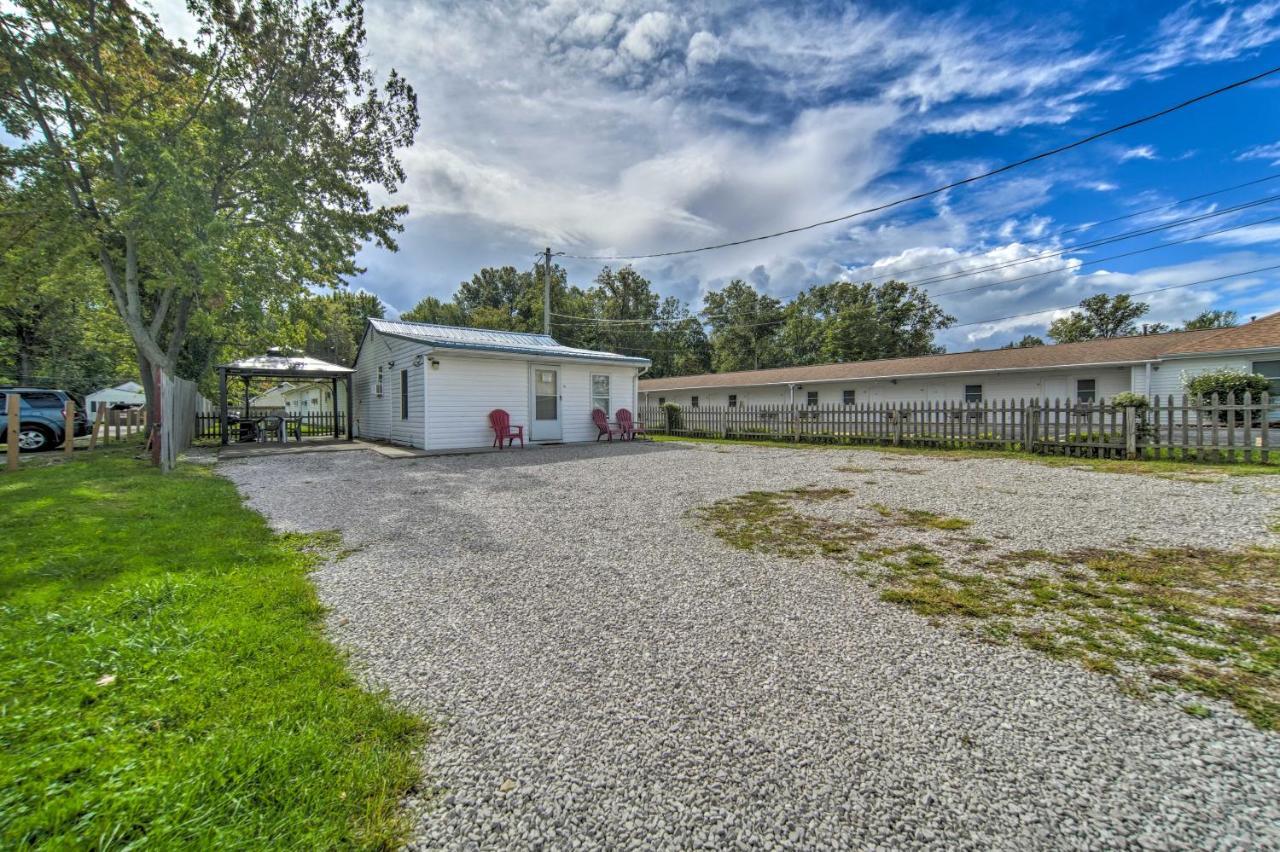 Geneva-On-The-Lake Cottage With Patio Walk To Shore Εξωτερικό φωτογραφία